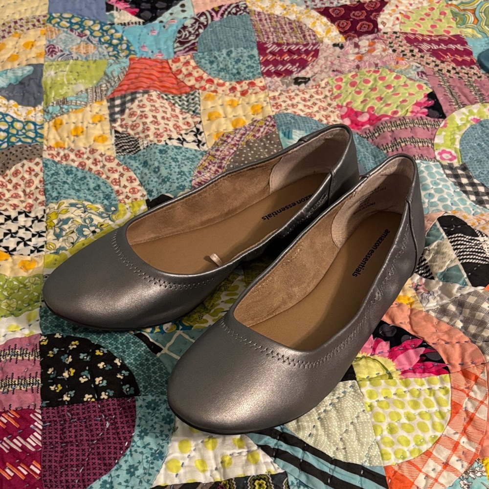Amazon Essentials Shimmering Silver Women's Flats